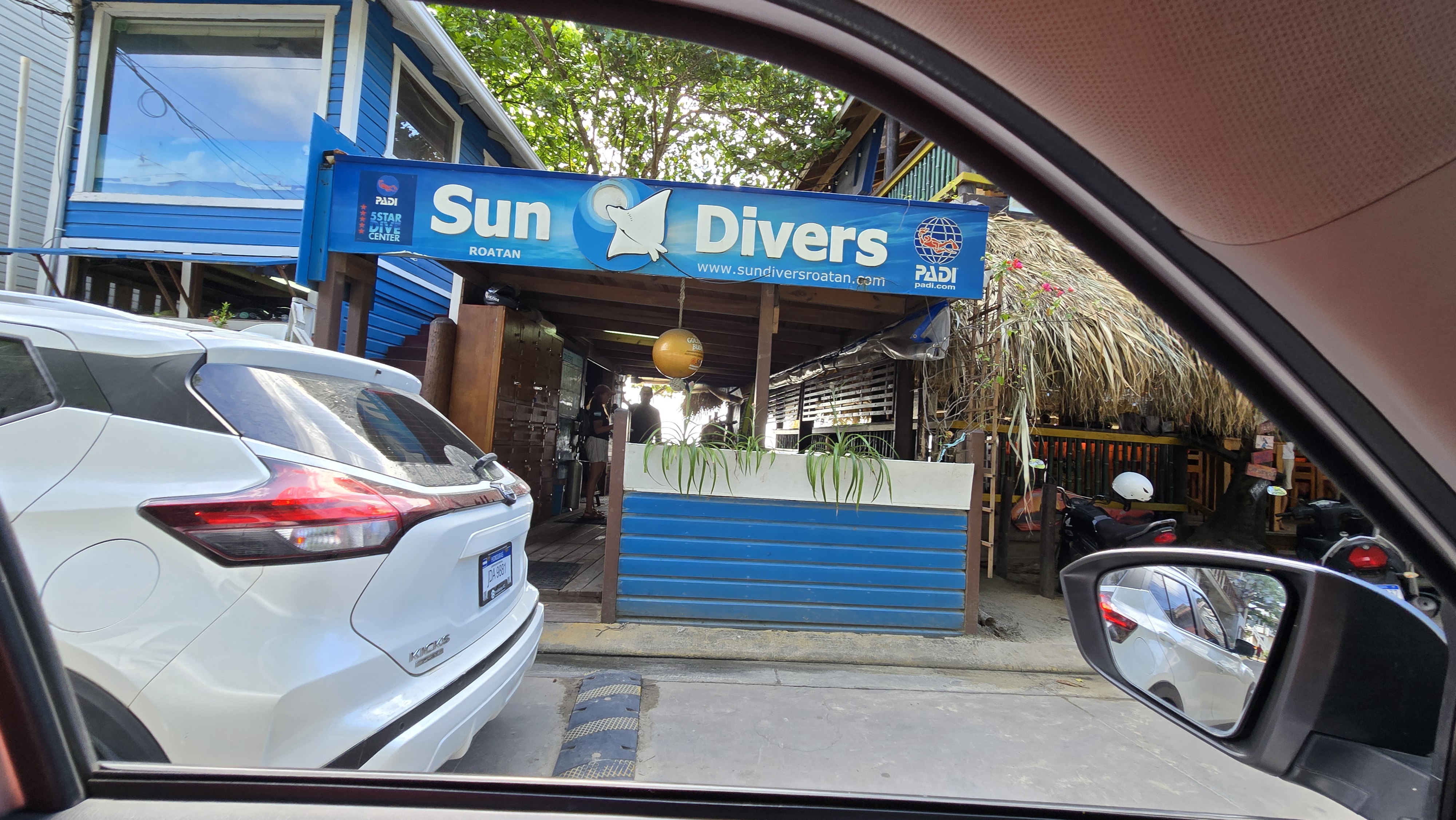 Sun Divers Roatan Scuba Diving Roatan, Honduras